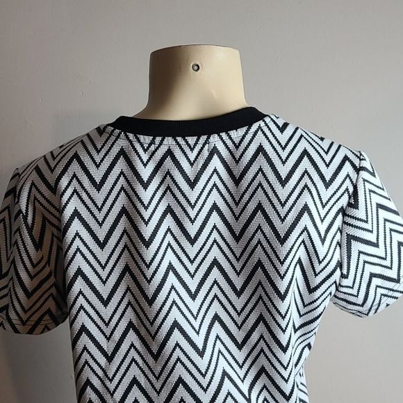 FOREVER21 Black & White Shirt Size M - Picture 6 of 7